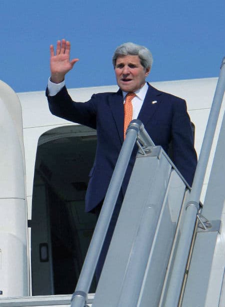 सुरक्षा सहयोग पर बातचीत करने को पाकिस्तान पहुंचे केरी