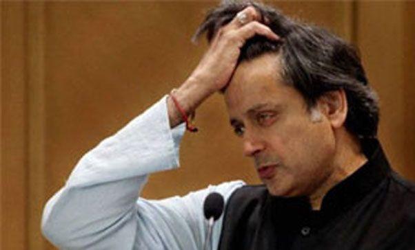 सुनंदा पुष्कर मर्डर केसः दिल्ली पहुंचते ही थाने पहुंचे थरूर