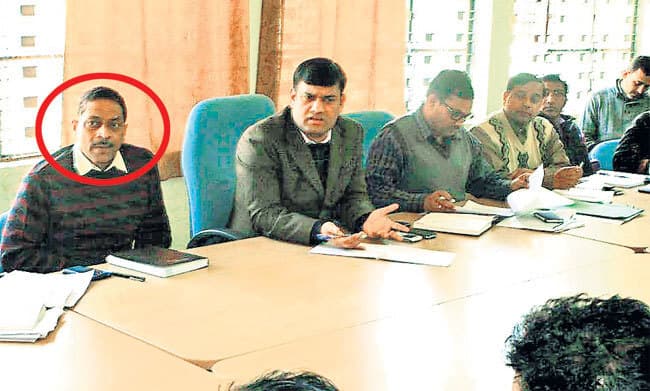 निगरानी की नजर में गढ़वा के डीडीसी फरार, पर कर रहे काम