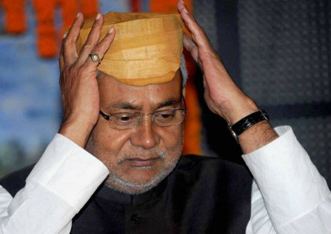 मोदी सरकार के भूमि बिल के खिलाफ नीतीश कुमार ने रखा है 24 घंटे का उपवास