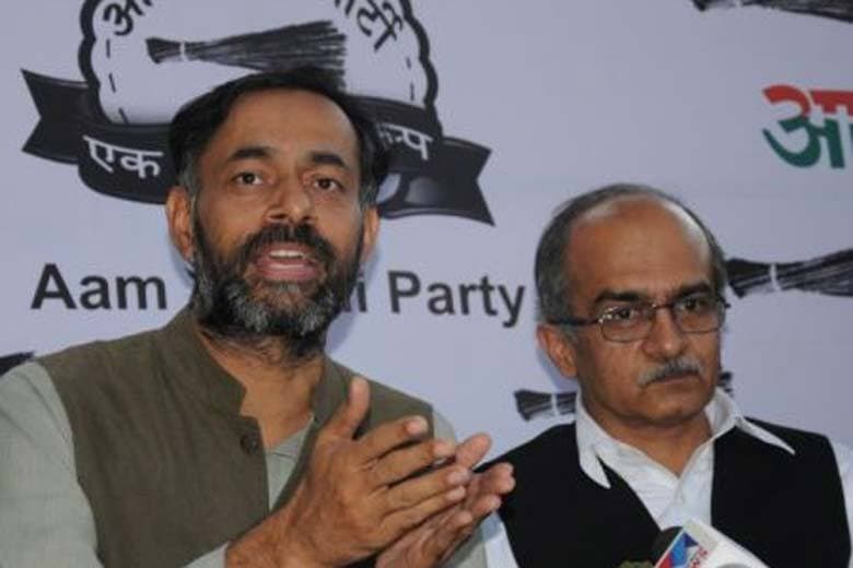 योगेंद्र यादव ने कहा, ”आप” के वेबसाईट से पार्टी का संविधान हटाया गया