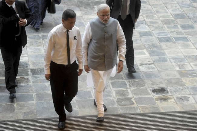 मोदी ने सिंगापुर के नेताओं के साथ द्विपक्षीय पहल पर चर्चा की