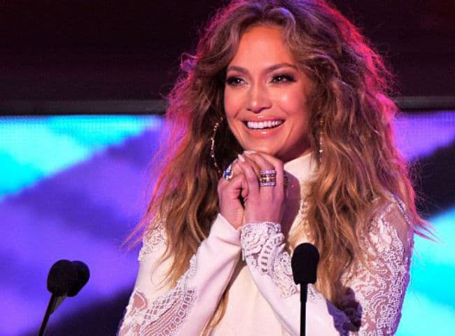 फिलहाल तन्हां हैं जेनिफर लोपेज