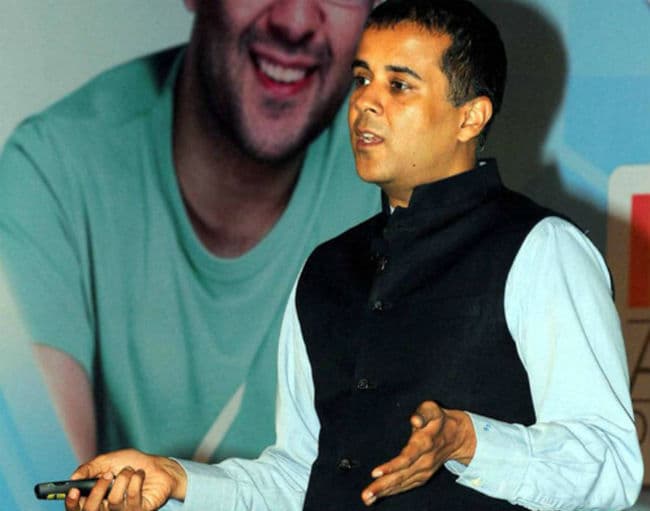 ''HALF GIRLFRIEND'' को लेकर चेतन भगत पर मानहानि का मुकदमा