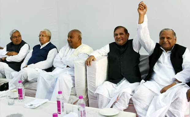 महाविलय में फूट: जदयू-राजद में विलय नहीं, सिर्फ गंठबंधन