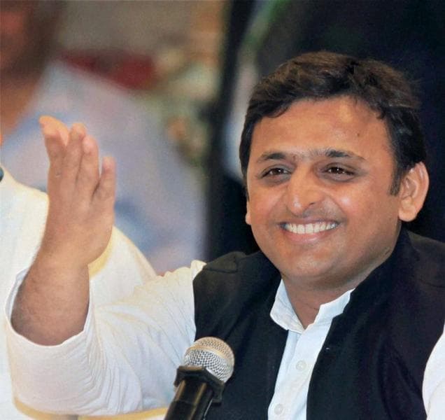 विधानपरिषद् में मनोनयन सूची पर सवालों के बीच सीएम अखिलेश ने की राज्यपाल से मुलाकात