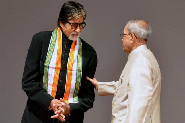 राष्ट्रपति प्रणब मुखर्जी ने अमिताभ के साथ राष्ट्रपति भवन में देखी ”पीकू”