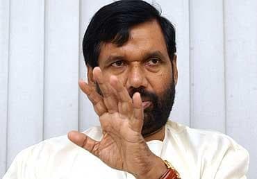 खाद्य सुरक्षा कानून और गरीब अन्न योजना लाभार्थी सूची के अंतर को दूर करे बिहार : रामविलास पासवान