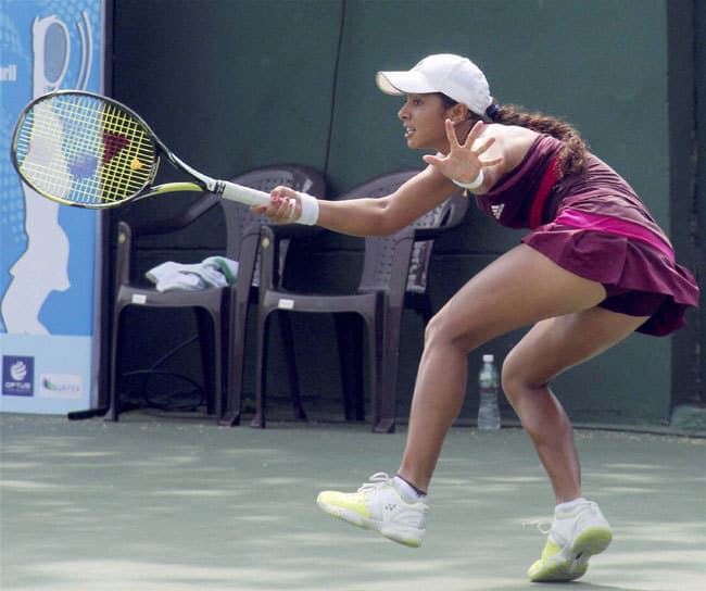 महिला खिलाड़ी, छोटे वस्त्र और विवाद