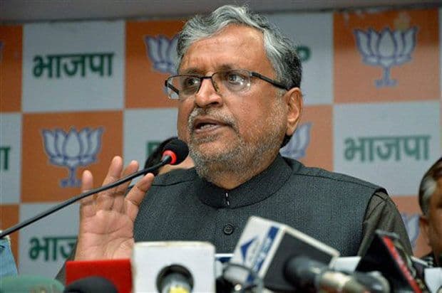 सुशील मोदी की अधिकारियों को चेतावनी : सत्ताधारी दल को मदद करने वालों से चुन-चुन कर लेंगे बदला
