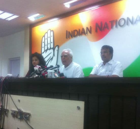 पीएम मोदी भ्रष्टाचारियों के ''चौकीदार'' : कपिल सिब्बल