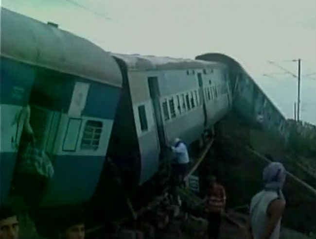 MP रेल हादसा : मरने वालों की संख्या 29 हुई, नीतीश कुमार ने कहा- हादसा बेहद दुखद