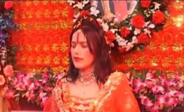 दहेज प्रताड़ना के मामले में कांदिवली थाने में ”राधे मां” से हो रही है लंबी पूछताछ