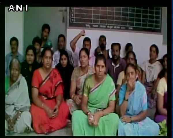 सौ रुपये के लिए 12 छात्राओं की कपड़े उतार कर ली गयी तलाशी
