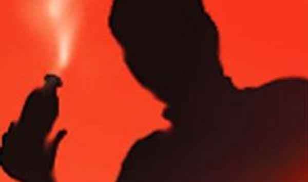 सिरफिरे ने कॉलेज छात्रा के मुंह पर फेंका एसिड