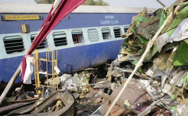 कानपुर रेल हादसा: मृतकों की संख्या पहुंची 145 , अब भी निकाले जा रहे हैं शव