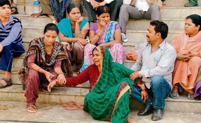 24 घंटे तक छानते रहे अस्पतालों की खाक, पोस्टमार्टम हाउस में मिला छात्र अक्षय का पार्थिव शरीर