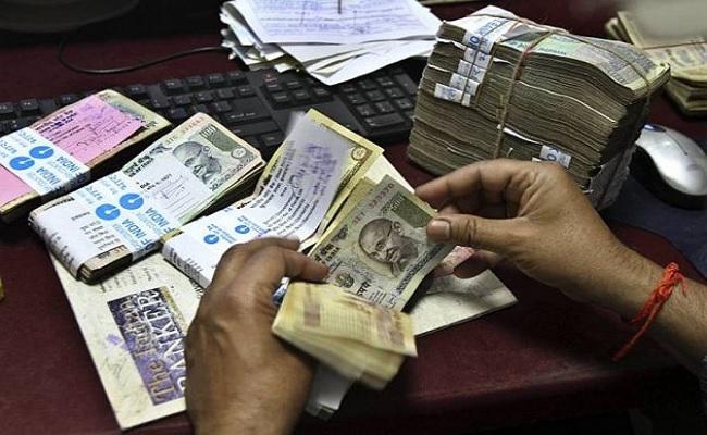 बैंक की लाइन में लगी बुजुर्ग महिला की मौत