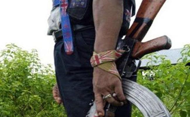 माओवादियों ने पुलिस व जेजेएमपी संगठन के खिलाफ की पोस्टरबाजी, ग्रामीणों में है भय का माहौल माओवादियों ने पुलिस व जेजेएमपी संगठन के खिलाफ की पोस्टरबाजी, ग्रामीणों में है भय का माहौल