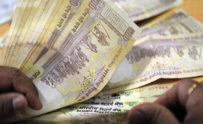 पुराने नोट बदलवाने के आरोप में रिजर्व बैंक का कर्मी गिरफ्तार