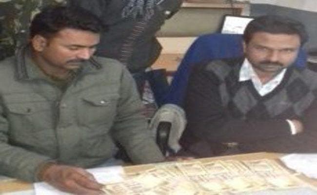 49 हजार के नकली नोटों के साथ बेगूसराय में चावल व्यवसायी रंगे हाथ गिरफ्तार, पूछताछ जारी
