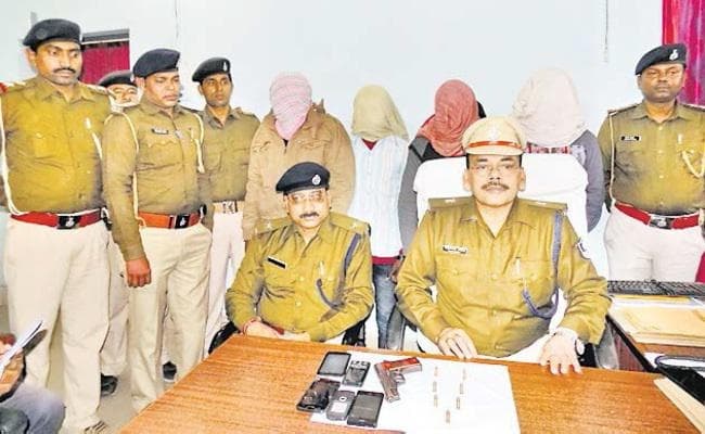 मुकुट समेत भगवान को उड़ाने की फिराक में थे चोर, पुलिस के पहुंचते पड़ा रंग में भंग