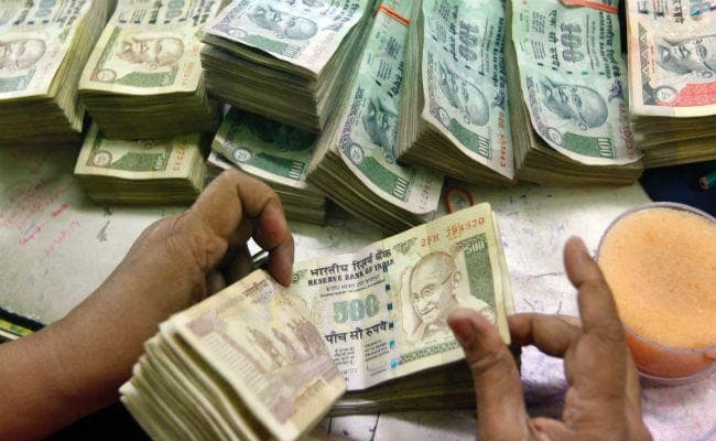 हैदराबाद में कैब ड्राइवर के खाते में 7 करोड़ किए गए जमा, दिल्ली एयरपोर्ट पर विदेशी के पास मिले 54 लाख के नए नोट