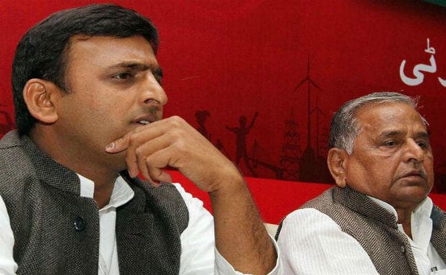 टिकट बंटवारे को लेकर अखिलेश-मुलायम-शिवपाल ने की बैठक, शिवपाल निकले लेकिन नहीं दी जानकारी