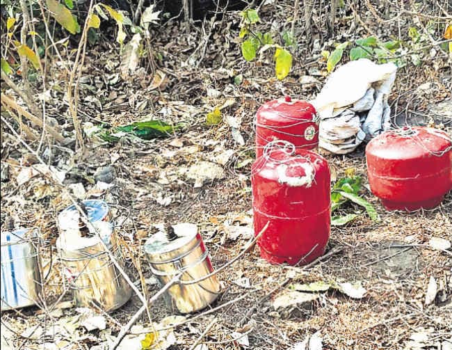 बिहार : गया में दो जगहों पर एक घंटा तक चली मुठभेड़, नक्सलियों से एके-56, 14 केन बम बरामद