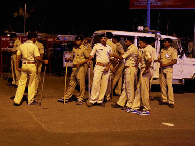 यूपी : पुलिस बल पर हमला, अपराधी को छुड़ाया
