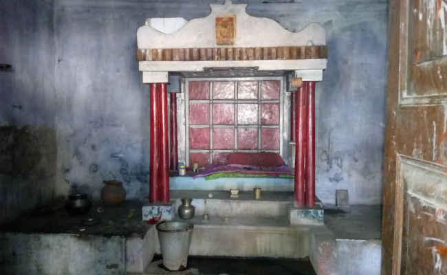 बिहार : मंदिर के नजदीक युवक मृत मिला, मूर्तियां चोरी