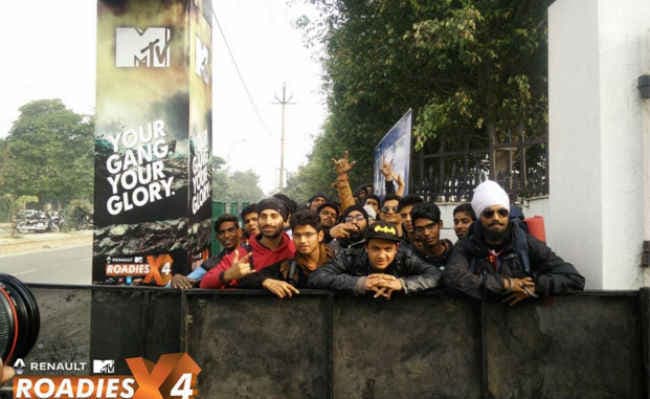 रियेलिटी शो ''रोडीज'' की गाड़ी दुर्घटनाग्रस्‍त, 12 लोग गंभीर रुप से घायल