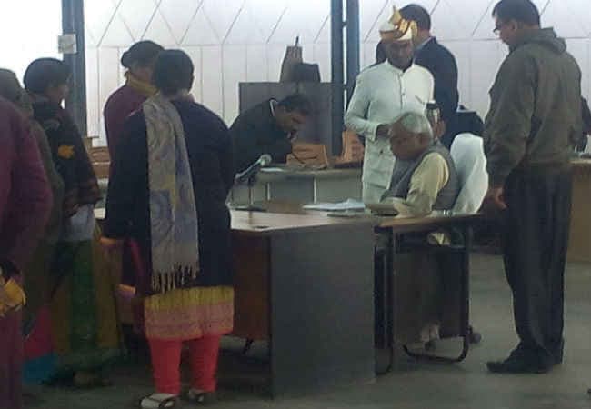 बिहार : सीएम नीतीश का जनता दरबार, तेजस्वी भी पहुंचे बिहार : सीएम नीतीश का जनता दरबार, तेजस्वी भी पहुंचे