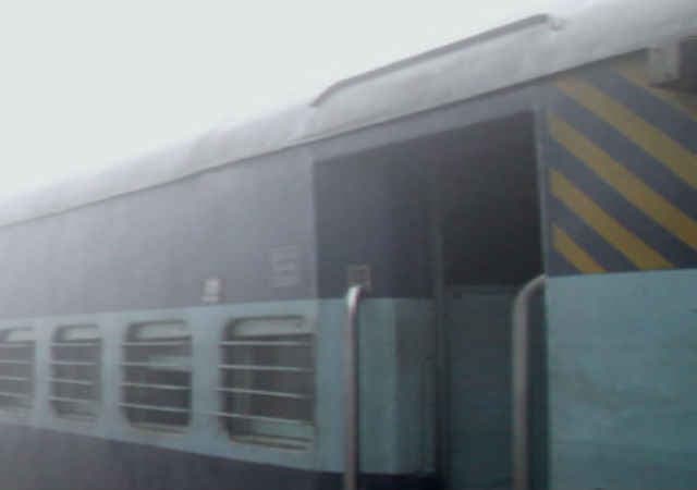 रेल बजट में शताब्दी ट्रेन में ‘सेमी-हाई स्पीड डिब्बे'' इस्तेमाल करने का होगा प्रस्ताव