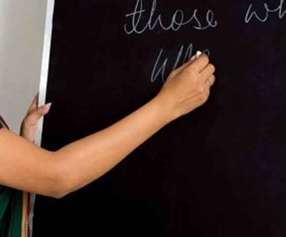 यूपी के परिषदीय विद्यालयों में ड्यूटी से गायब मिले शिक्षक, 15 निलंबित, 1371 का वेतन रुका