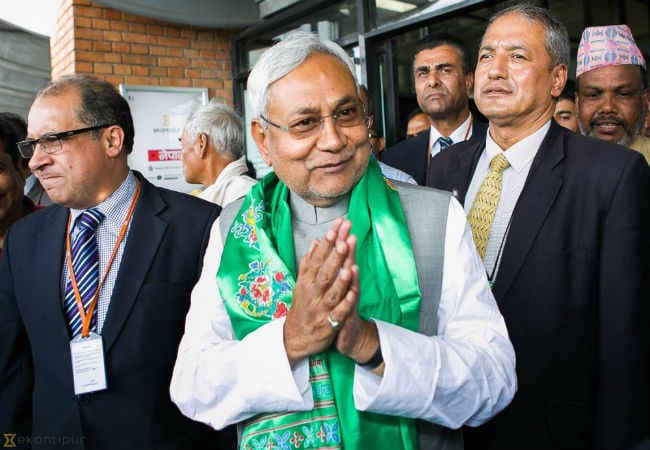 मुख्यमंत्री नीतीश कुमार पहुंचे काठमांडू, नेपाल के राष्ट्रपति-प्रधानमंत्री से की मुलाकात