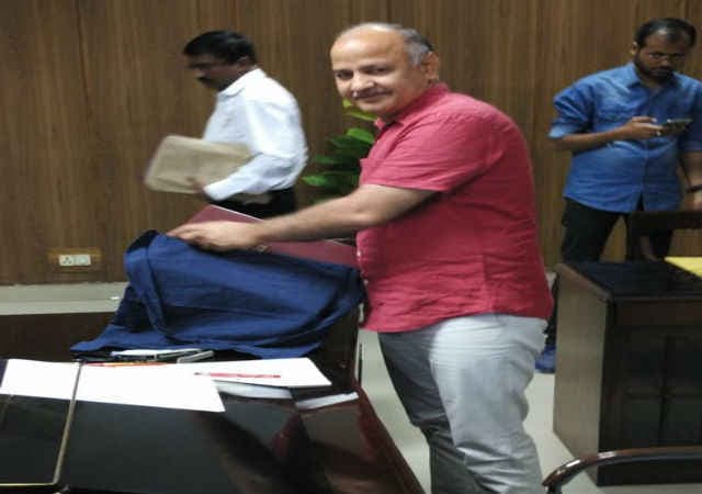 दिल्ली बजट : शिक्षा व स्वास्थ्य पर केजरी-सिसोदिया का जोर, कर संग्रह में वृद्धि