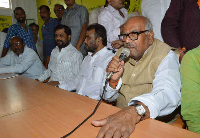 JDU के सांसद, विधायक और विधान पार्षद पार्टी फंड में एक महीने का वेतन दें : वशिष्ठ नारायण