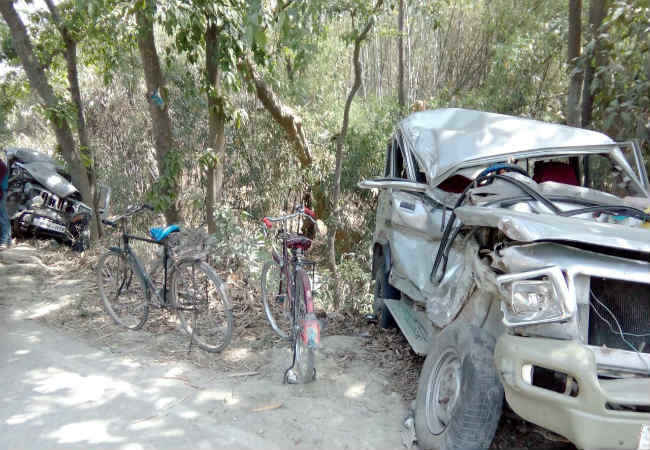 बिहार : दो वाहनों की टक्कर में एक की मौत, आधे दर्जन से अधिक घायल