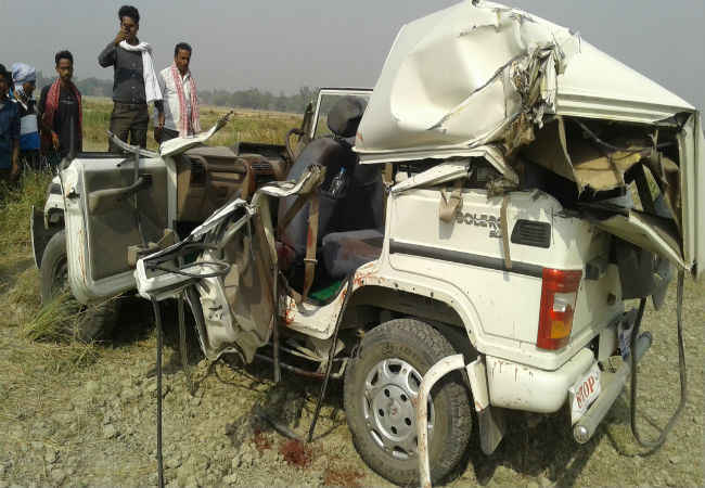 BIHAR : सीवान में लोडर से टकरायी बोलेरो, 5 बरातियों की मौत