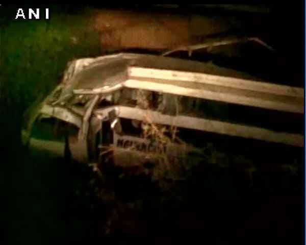 गढवा से रायपुर जा रही बस पुल से नीचे गिरी, 17 की मौत