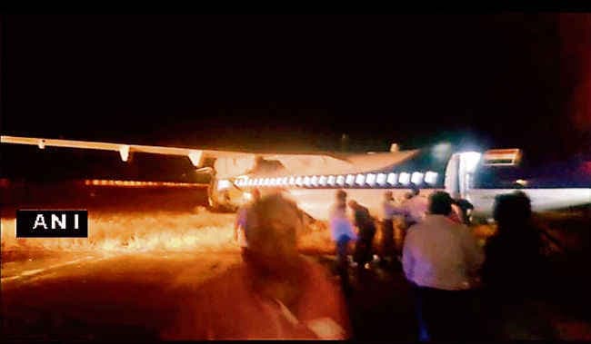 इंदौर में रनवे पर फिसला विमान, बची राज्यपाल द्रौपदी मुरमू