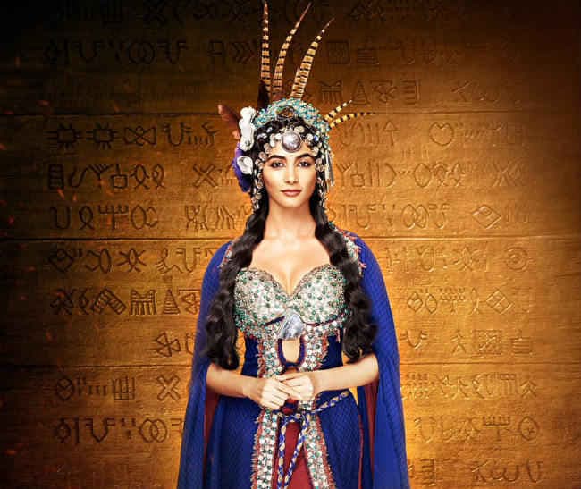 FIRSTLOOK: क्या आपने देखा ”मोहन जोदाड़ो” में पूजा हेगड़े का शाही अंदाज ?
