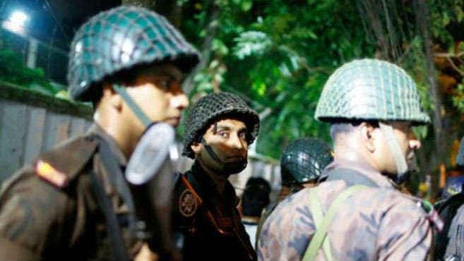 ढाका बंधक संकट : सेना ने 13 लोगों को छुड़ाया, 6 आतंकी ढेर, 1 को जिंदा दबोचा