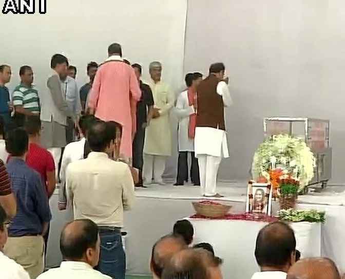 Dhaka Attack: तारुषि का शव भारत लाया गया, दी गयी श्रद्धाजंलि