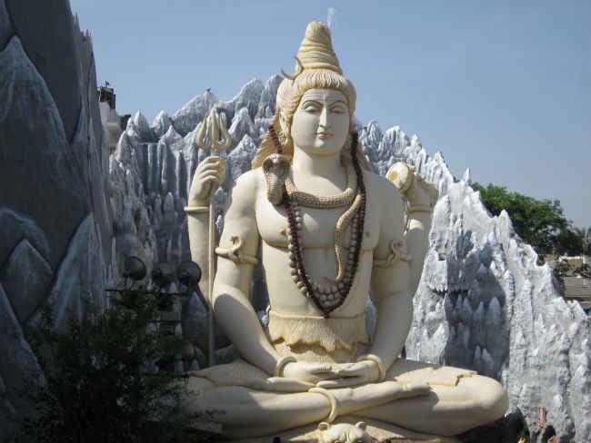 इन विशेष मंत्रों से करें भगवान भोलेनाथ की पूजा, मिलेगा मनवांक्षित फल