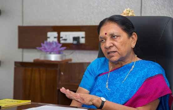 ऊना का दौरा करने के बाद आनंदीबेन ने कहा, मुद्दे का राजनीतिकरण ना करें