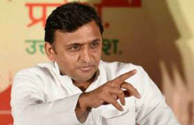 मीडिया पर भड़के अखिलेश, कहा, आप हैं चाचा और मेरे बीच मतभेद की वजह