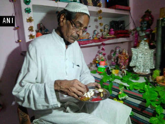 धर्म की दीवार तोड़ 28 साल से अपने घर में जन्माष्टमी मना रहे हैं कानपुर के डॉ एस अहमद, Video