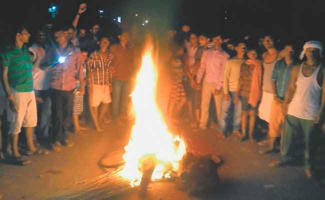 बिहार : बक्सर में मौत के बाद उपद्रव, पुलिस के जवान को पीटा